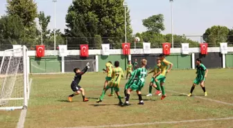 Başkan Zolan, afetzede çocuklarla futbol oynadı