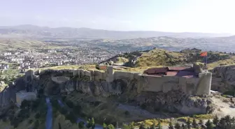 Elazığ'da Harput Kalesi'nde 1000 yıllık saray mutfağı bulundu