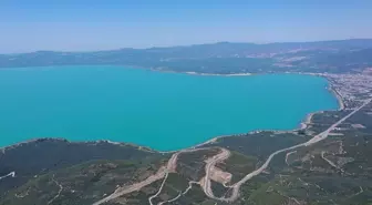 Alg patlamasıyla rengi turkuaza dönen İznik Gölü dronla görüntülendi