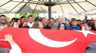 Edirne'de trafik kazasında hayatını kaybeden genç polis memuru Melike Dilek son yolculuğuna uğurlandı