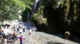 Giresun'da Kuzalan Tabiat Parkı serinlemek isteyenlerin uğrak noktası