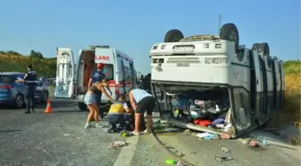 Soma'da tarım işçilerini taşıyan midibüs ile otomobil çarpıştı: 30 yaralı