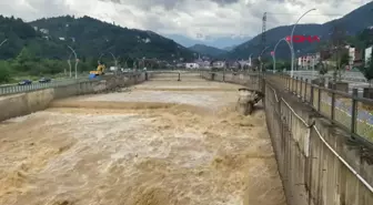 Rize'de yaşanan göçükte aynı yol 2 yıl önce de çökmüştü