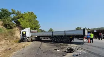 Antalya'da tır ile kamyonet kafa kafaya çarpıştı: 2 kişi öldü, 1 kişi yaralandı