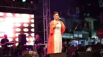 Azerin, 30 Ağustos Zafer Bayramı etkinlikleri kapsamında Antalya'da konser verdi