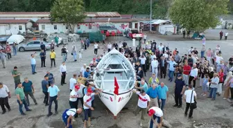 İnebolu Limanı'nda Denk Kayığı Törenle Denize İndirildi