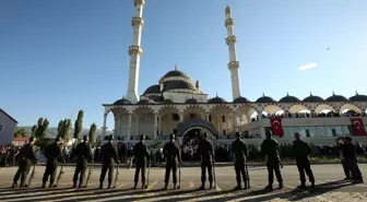 MUŞ-ŞEHİT SELÇUK'UN CENAZESİ MEMLEKETİ MUŞ'TA TOPRAĞA VERİLİYOR