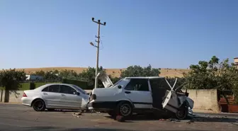 Gaziantep'te kafa kafaya çarpışan iki otomobilde 1 ölü, 5 yaralı