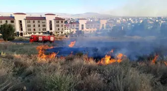 Kars'ta Çıkan Örtü Yangınları Söndürüldü