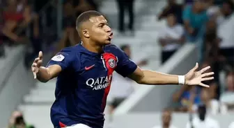 Suudi Arabistan'a gideceği iddia edilen PSG yıldızı Kylian Mbappe, attığı penaltı golü sonrası ben buradayım diye bağırdı