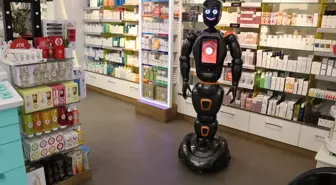 Yalova'da bir eczanede yapay zeka robotu hizmet veriyor