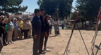 CHP Sivas İl Başkanı Haydar Öztürk, 30 Ağustos Zafer Bayramı'nda Atatürk Anıtı'na çelenk sundu