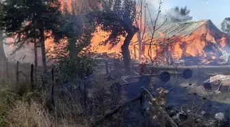 Kastamonu'da çıkan yangında ahır, samanlık ve traktör zarar gördü