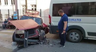 Gebze'de park halindeki minibüse çarpan otomobilde 5'i çocuk 6 kişi yaralandı