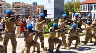 Çankırı'da 30 Ağustos Zafer Bayramı Töreninde Komandoların Tüfekli Gösterileri Büyük Beğeni Topladı