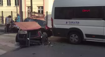 Gebze'de freni patlayan otomobil minibüse çarptı: 6 yaralı