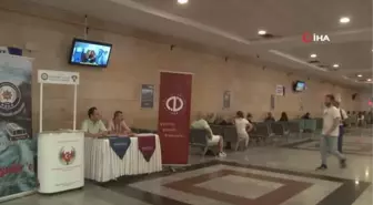 Eskişehir'e yeni ayak basan öğrencileri üniversite yetkilileri karşılıyor