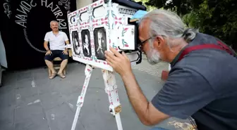 Fotoğrafçı Yücel Erdaş, körüklü fotoğraf makinesiyle turistlere nostalji yaşatıyor