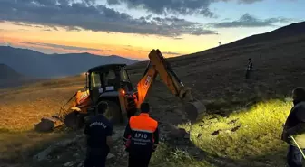 Bayburt'ta otomobil mera alanına girdi, 2 kişi yaralandı