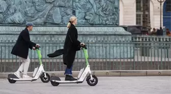 Paris sokaklarında scooterlar kaldırıldı