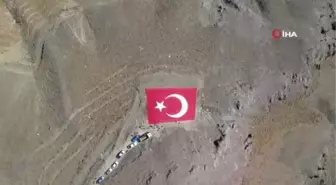 Şarkışla'da Muhsin Yazıcıoğlu anısına dev Türk bayrağı yapıldı