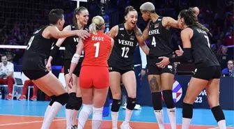 Son Dakika: Filenin Sultanları, 2023 CEV Avrupa Şampiyonası yarı finalinde İtalya'yı 3-2 yenerek finale yükseldi