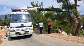 Çanakkale'de Kamyonet Uçurumdan Yuvarlandı: Sürücü Hayatını Kaybetti