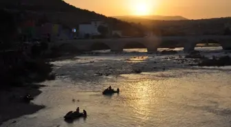 Silifke'de Göksu Nehri'nde Flyboard Gösterisi Yapıldı