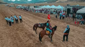 İbradı Üzüm Festivali'nde Rahvan At Yarışları Düzenlendi