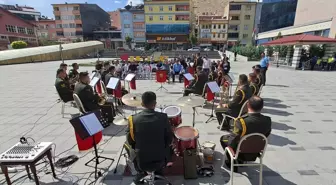 3. Ordu Komutanlığına bağlı bando takımı Bayburt'ta konser verdi