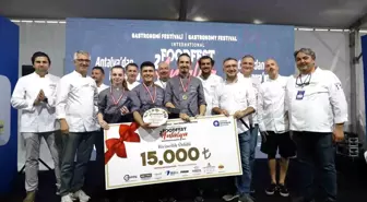 Uluslararası Food Fest Antalya Gastronomi Festivali İkinci Gününde Şeflerin Şovlarıyla Devam Etti