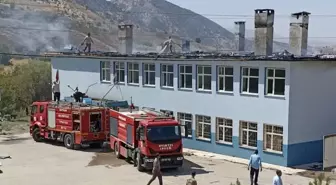 Siirt'te okulun çatısında çıkan yangın söndürüldü