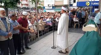 Ankara'da trafik kazasında hayatını kaybeden iki arkadaş Trabzon'da toprağa verildi