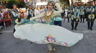 Uluslararası Silifke Müzik ve Folklor Festivali'nde Halk Oyunları Gösterisi