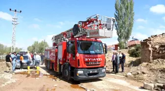 Kayseri Büyükşehir Belediye Başkanı Bünyan'da sel felaketini inceledi