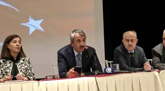 Edirne Valisi Yunus Sezer'e muhtarlar toplantısında şiir jesti