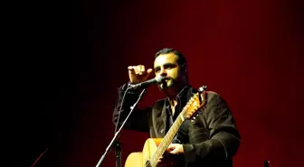 Bursa'da Ünlü Rock Grubu Dedublüman Sahne Aldı