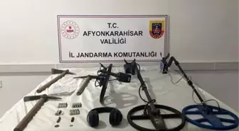 Afyonkarahisar'da Dedektörle Define Arayan 3 Kişi Yakalandı