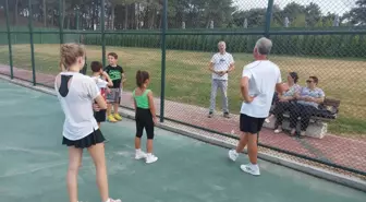 Bayramiç Belediyesi Ücretsiz Tenis Kursu Vermeye Başladı