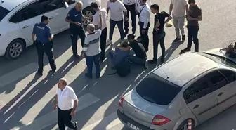 Elazığ'da Minibüs Kazası: Yolun Karşısına Geçmeye Çalışan Kadın Yaralandı