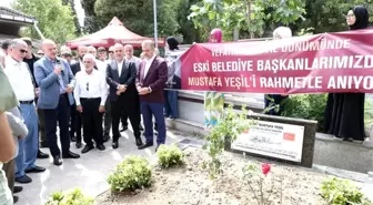 Gaziosmanpaşa'nın eski Belediye Başkanı Mustafa Yeşil mezarı başında dualarla anıldı