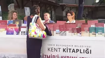 İzmir'in 100 Yıllık Külliyatı Kitaplaştırıldı