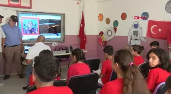 ÖĞRENCİLER, UZAYDAKİ ASTRONOTLARLA BAĞLANTI KURUP, MERAK ETTİKLERİNİ SORDU
