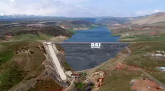 Erzurum Hınıs Başköy Barajı Sulaması ile Tarım Alanlarına Can Suyu Veriliyor