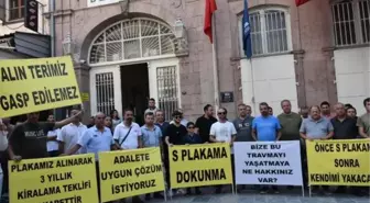 İzmir'de Esnaf, İptal Edilen S Plaka İhalesi Nedeniyle Mağdur Olduklarını İddia Etti