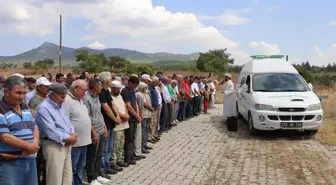 Kırklareli'ndeki selde ölen emekli öğretmen çiftin cenazesi Denizli'de toprağa verildi