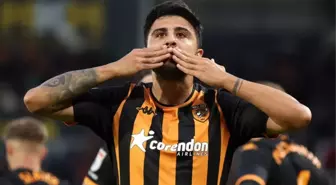 Türkiye'de kara bulut gibi dolaşan Ozan Tufan, Hull City'de ödül aldı