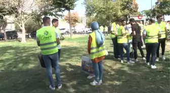 AK Parti İl Gençlik Kolları'ndan Caddebostan'da çevre temizliği