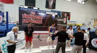 Cizreli Sporcu Nurselen Yalgettekin Türkiye Ferdi Boks Şampiyonası'nda Şampiyon Oldu