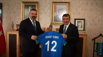 Cumhurbaşkanı Yardımcısı Cevdet Yılmaz, Çaykur Rizespor'u ziyaret etti